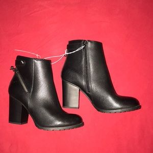 Block Heel Faux Leather Ankle Bootie!!!